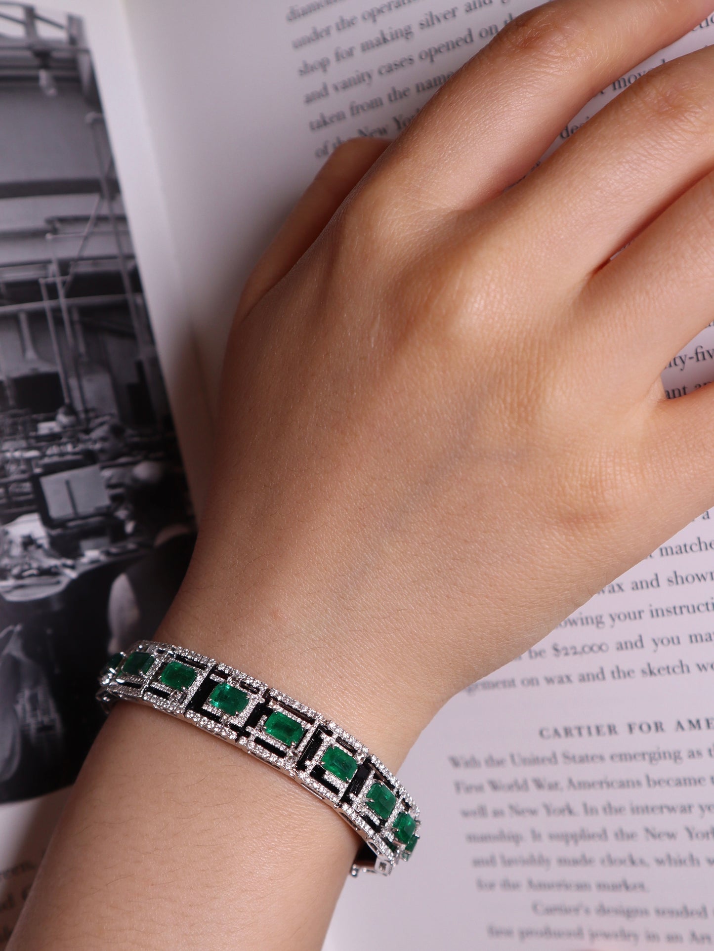 18K White Gold Emerald and diamond bracelet